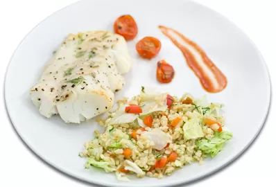 Треска с булгуром и овощами