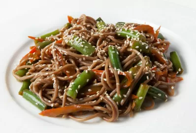 Домашний wok с говядиной и овощами