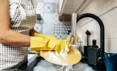 Химические вещества в средствах для мытья посуды опасны для печени