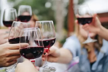 Невинный напиток. Правда ли, что красное вино полезно для здоровья?