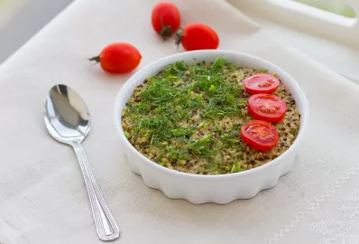 Запеканка из киноа и кабачков
