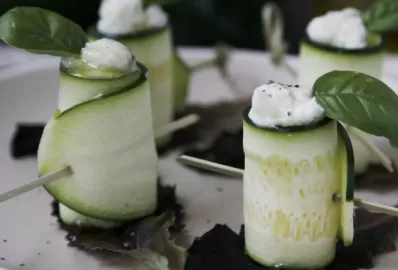 Быстрая закуска из цукини и рикотты