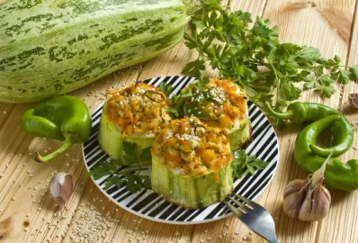 Фаршированные кабачки на морковной подушке
