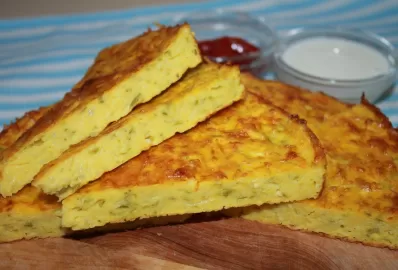 Простой кабачковый пирог в мультиварке