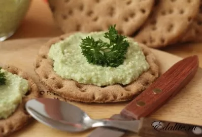 Паста из авокадо и тофу на перекус