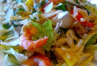 Почти тайский салат с куриной грудкой