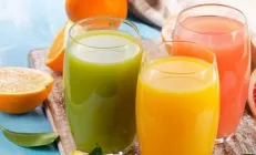 Ученые: Фруктовые соки натощак губят микрофлору кишечника