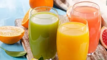 Ученые: Фруктовые соки натощак губят микрофлору кишечника
