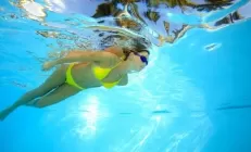 Плавание в открытом море может спровоцировать проблемы с желудком