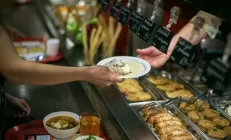 Каждый третий посетитель кафе в 2017 году перенёс острую кишечную инфекцию