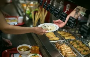 Каждый третий посетитель кафе в 2017 году перенёс острую кишечную инфекцию