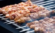 Роспотребнадзор рассказал, как выбрать хорошее мясо для шашлыка