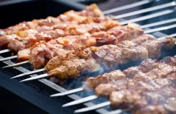 Роспотребнадзор рассказал, как выбрать хорошее мясо для шашлыка