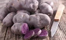 Фиолетовый картофель снижает риск рака толстой кишки