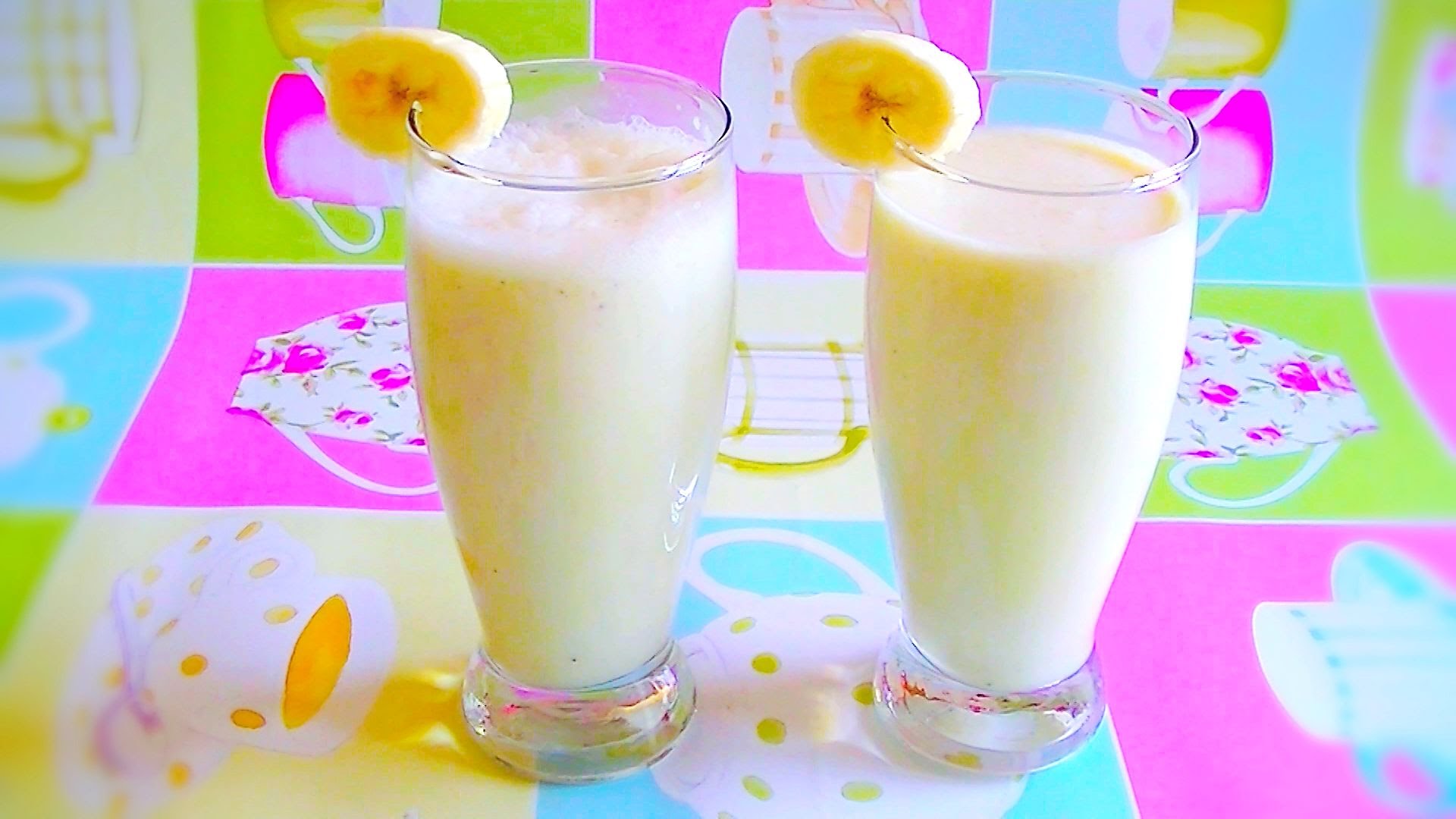 Молочно-банановый коктейль в блендере