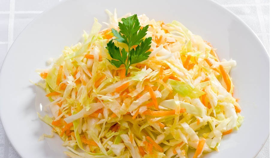 Стол №5. Свежий салат с пекинской капустой, яблоком и морковью - рецепт приготовления