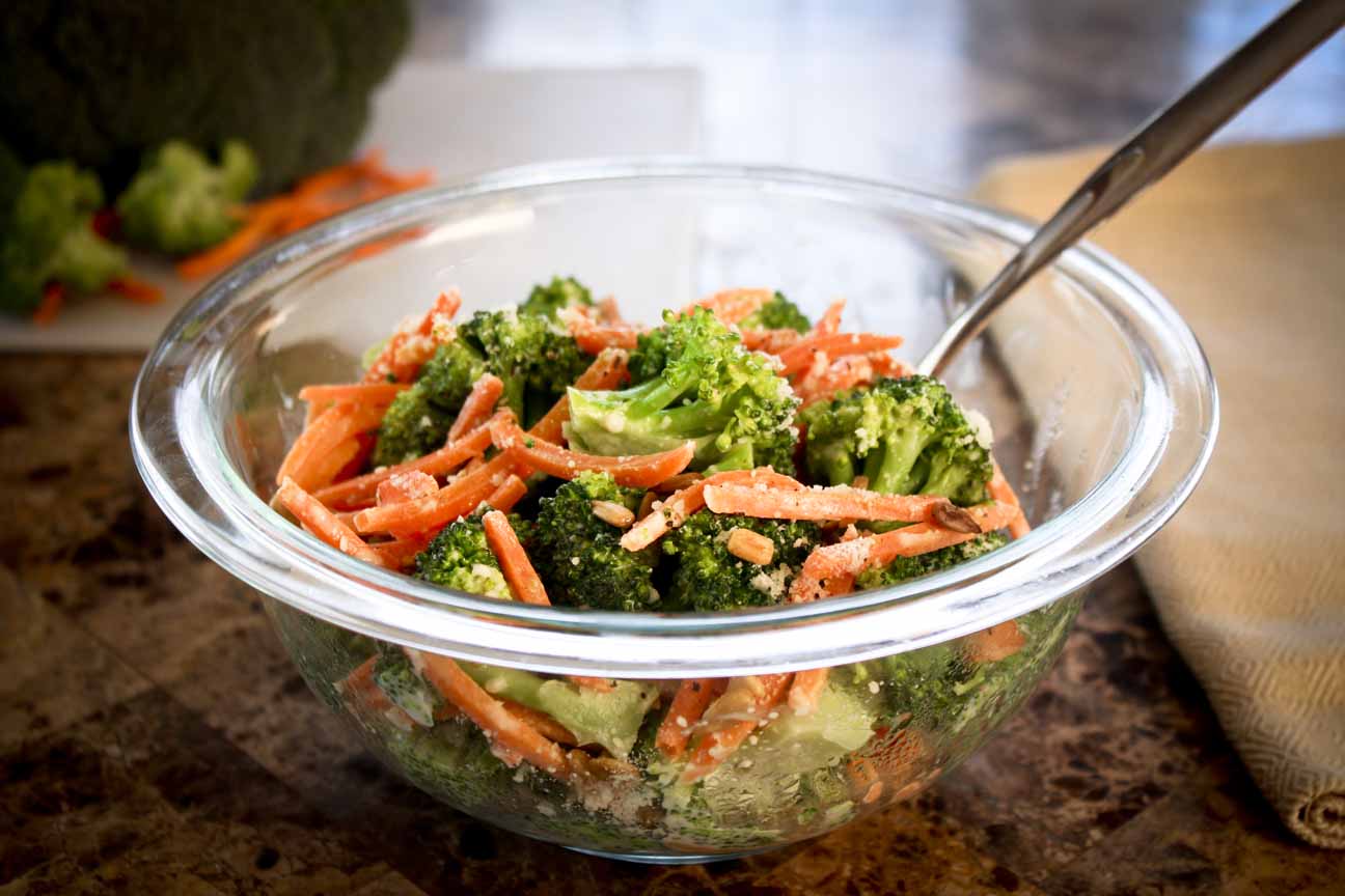 Стол №5. Салат с брокколи, морковкой и огурцами - рецепт приготовления